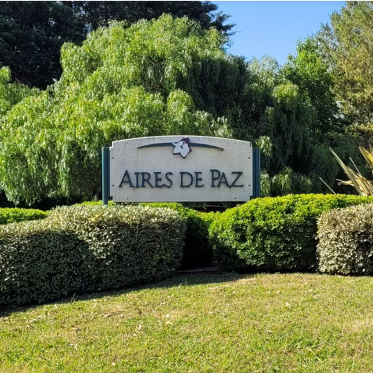 Cartel de acceso Aires de Paz